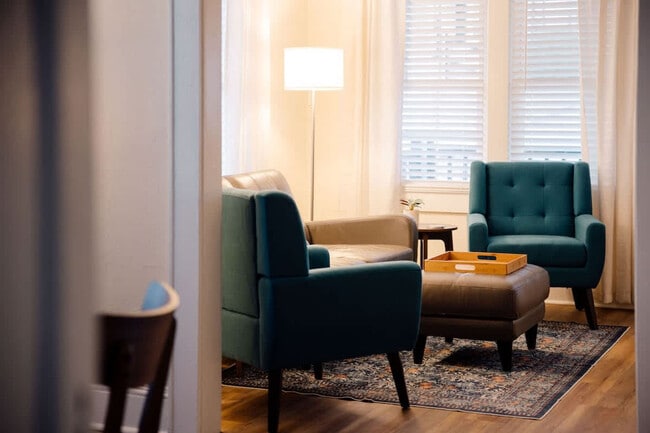 Building Photo - 217 Highland Ave Unit ID1397956P