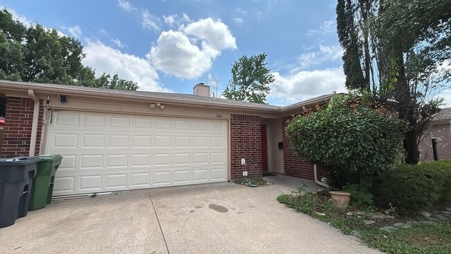 Photo - 708 Port Richmond Way