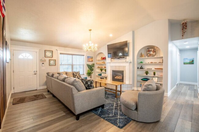 Building Photo - 671 E Center St Unit ID1249830P