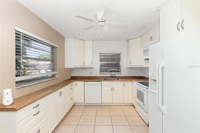 Photo - 823 Field St