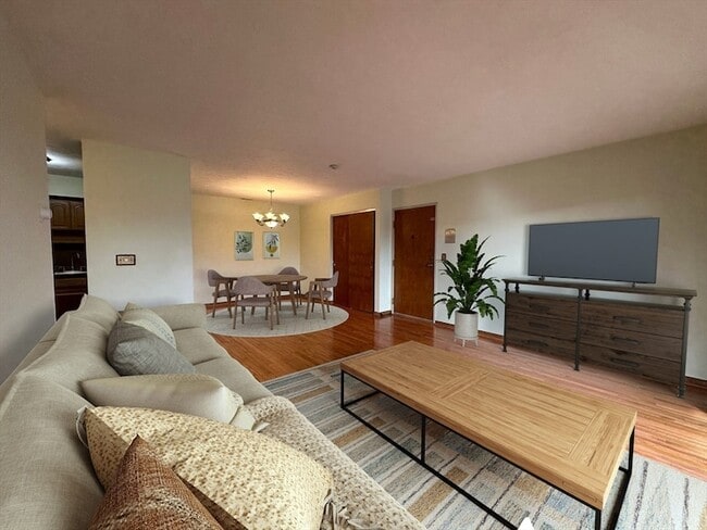 Photo - 340 Sunderland Rd Unit 17