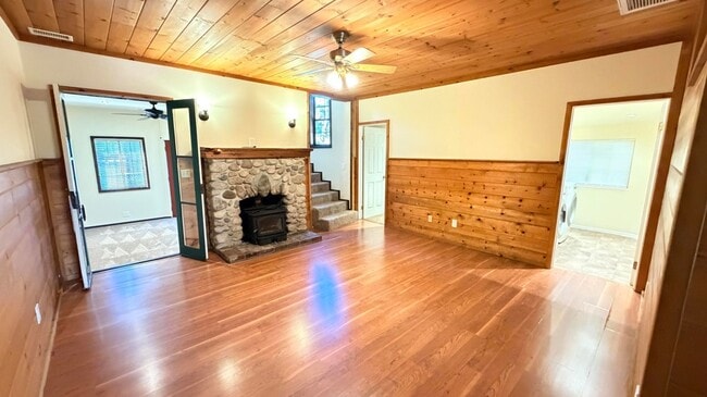 Photo - 54080 Pine Crest Ave