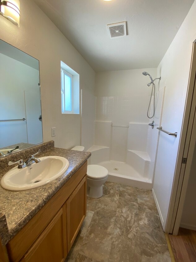 Floor Plan - 2555 W 4th Street - Larger 1 Bedroom