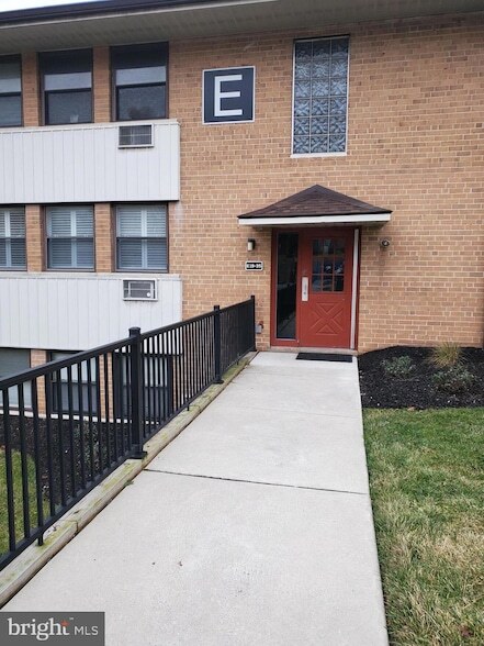 Building Photo - 1016 W Baltimore Pike Unit E28