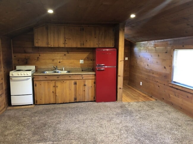 Photo - 54100 Pine Crest Ave