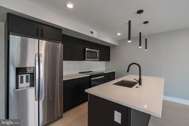 Building Photo - 6604 Ridge Ave Unit 206