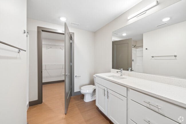 2BR, 2BA - 1,000SF - Primary Bathroom - Chic Apartments