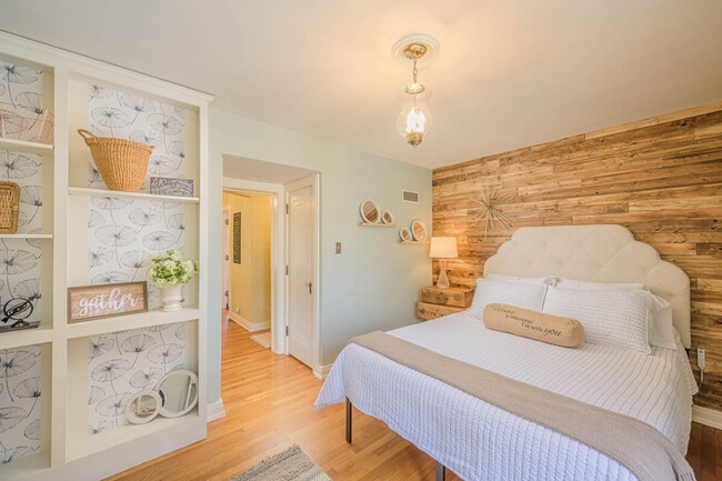 Photo - 628 S Summit St Unit ID1061613P