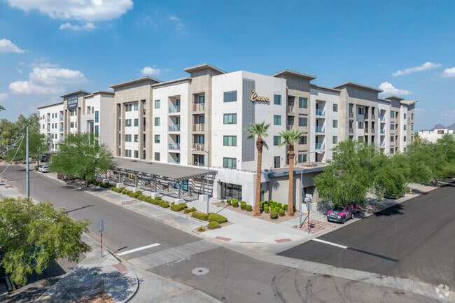 Building Photo - Curve at Melrose