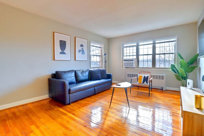 Building Photo - 1420 W Abingdon Dr Unit FL4-ID1045261P