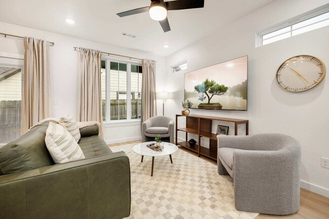 Photo - 738 N 5th St Unit ID1359770P