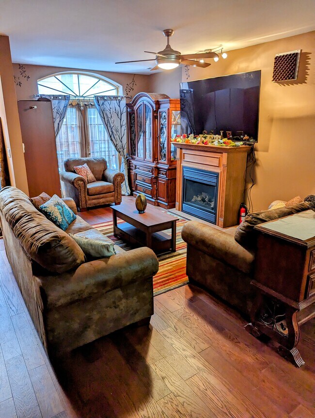 LIVING ROOM - 4443 Sansom St