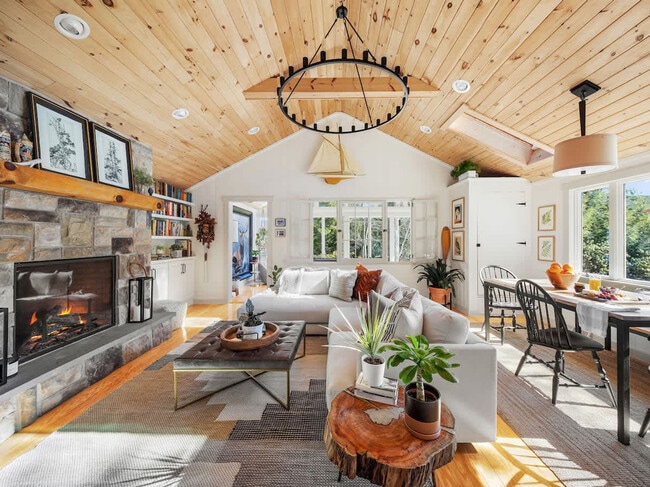 Photo - 2046 Lakeside Dr W Unit SI ID1502225P