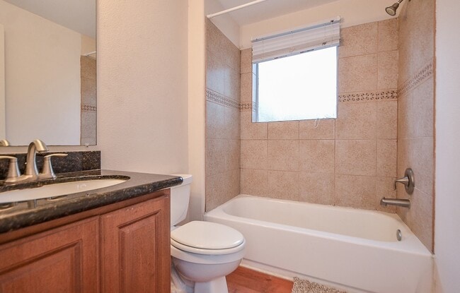 Photo - 1610 Holman St