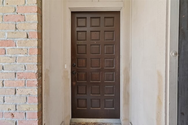 Photo - 2516 Commonwealth St Unit 203