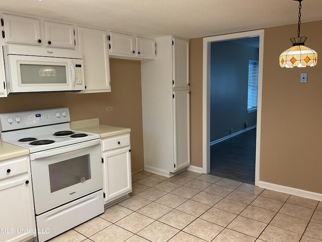 Photo - 139 Lakebend Cir