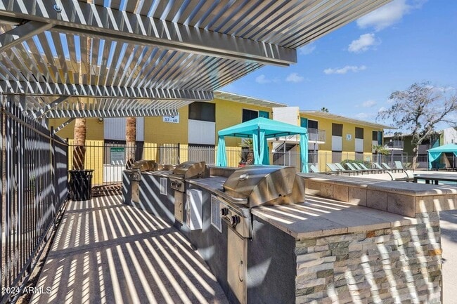 Building Photo - 615 S Hardy Dr Unit 2