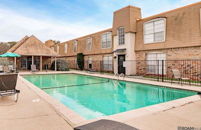 Building Photo - 2100 College Dr Unit 128