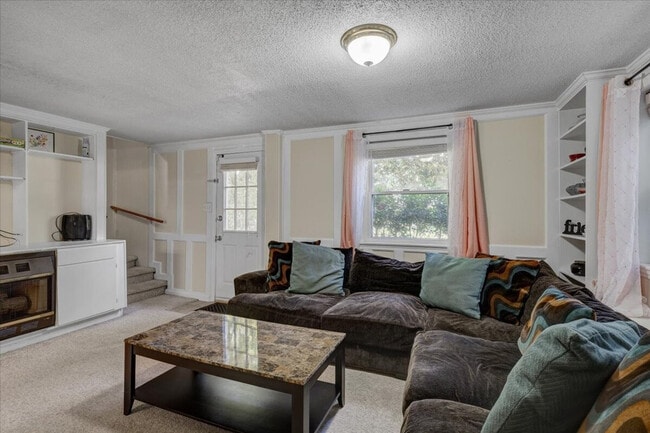 Building Photo - 102A White Oak Dr Unit SI ID1460712P