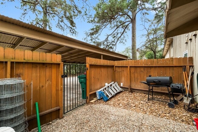 Photo - 407 W Semands St