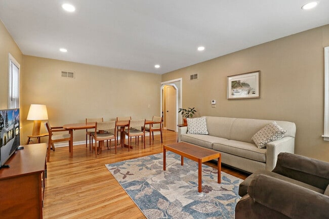 Building Photo - 3964 Grandview Ave Unit ID1265534P