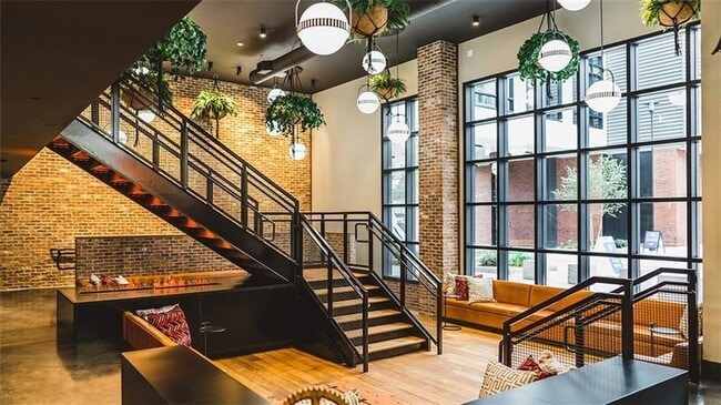 Photo - 780 Memorial Dr SE