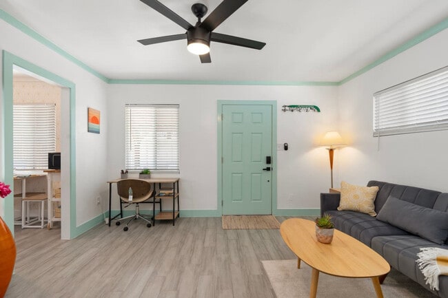 Building Photo - 1407 E McKinley St Unit ID1309640P