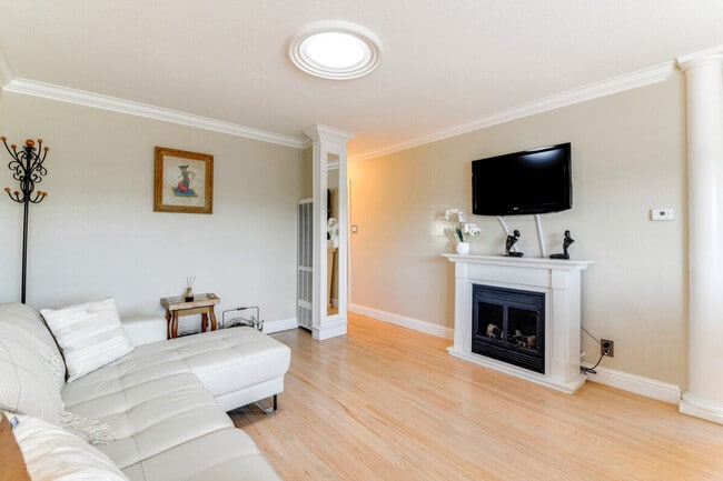 Photo - 2355 21st St Unit ID1305058P