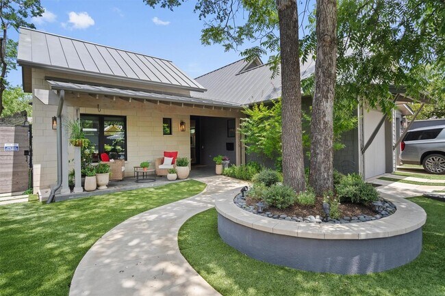 Photo - 1175 San Bernard St