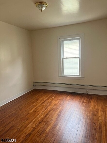 Building Photo - 333 E 22nd St Unit 3