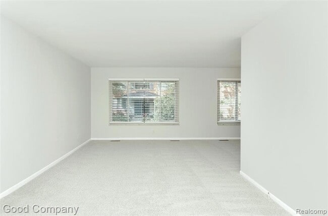 Photo - 946 N Adams Rd Unit 1