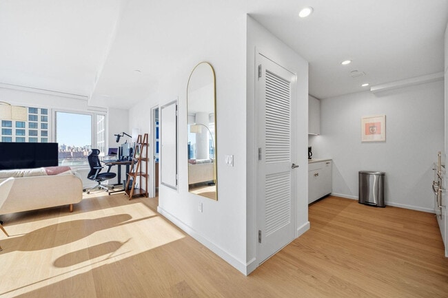 Photo - 16 Dupont St Unit SI FL22-ID1335340P