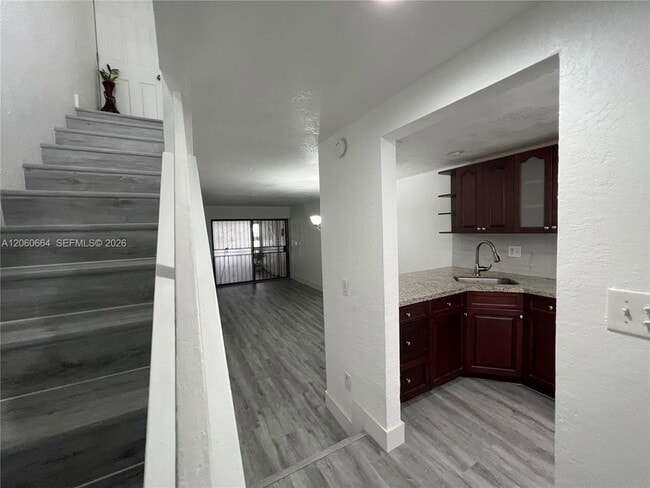 Photo - 1901 NW S River Dr