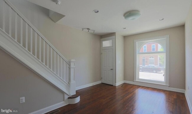 Photo - 901 N Montford Ave
