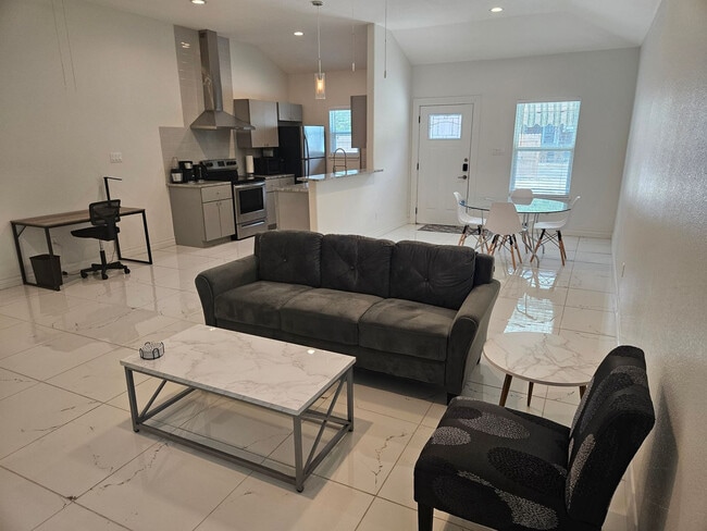 Building Photo - 702 5th St Unit ID1268422P