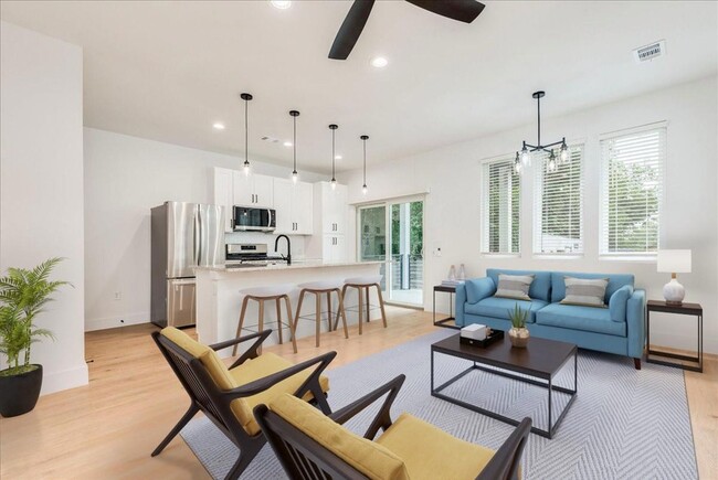 Photo - 2302 Maxwell Ln