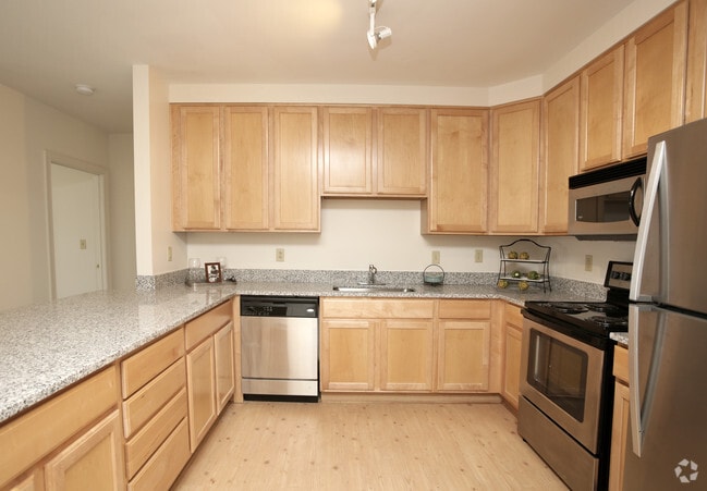Large Counters - Symphony Center Apartments