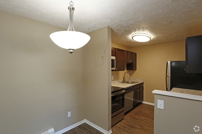 2BR, 1 BA - 900 SF - Cliffside Estates