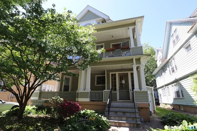 Building Photo - 820 Orange St Unit 3