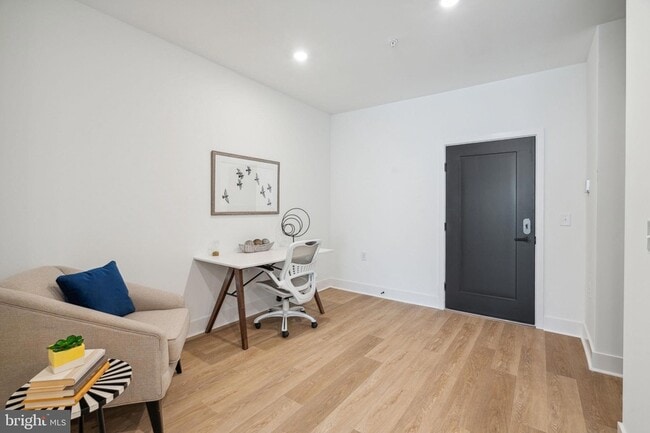 Photo - 1419 W Grange Ave Unit 411