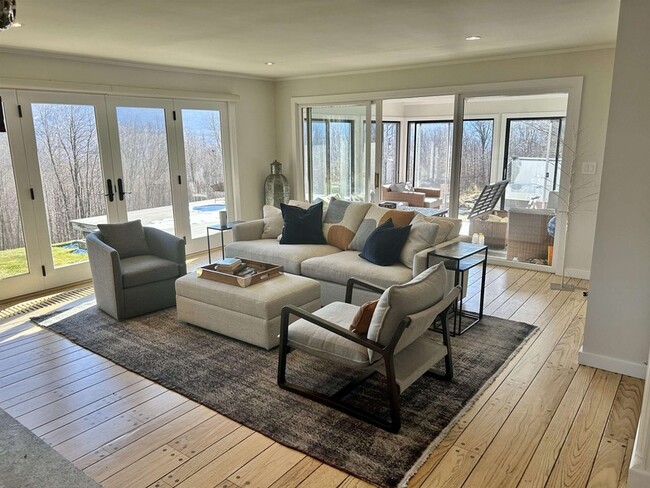 Photo - 294 Green Peak Orchard S