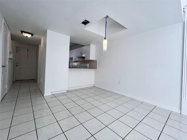 Photo - 519 W 68th St Unit 4
