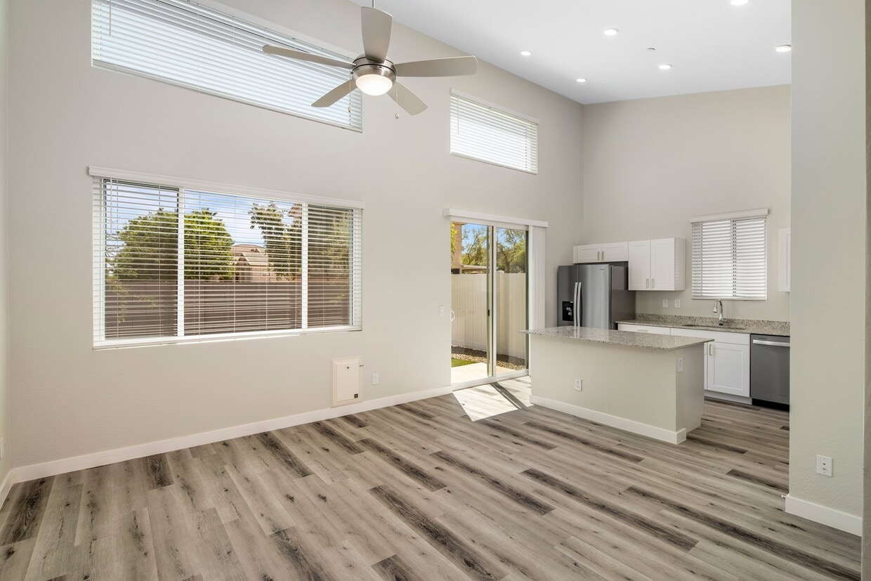 Floor Plan - 2x2 996 SF