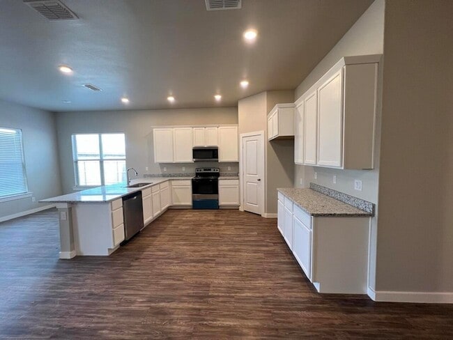 Photo - 2030 Kenwood Ave