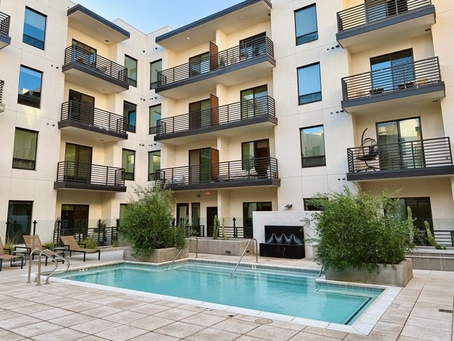 Building Photo - Sentral Old Town