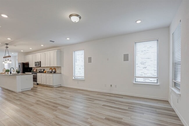 Photo - 2305 Cobbler St