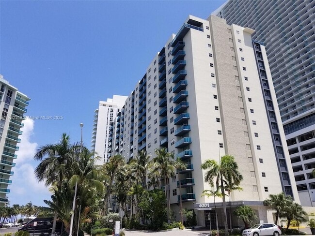 Building Photo - 4001 S Ocean Dr Unit 4H