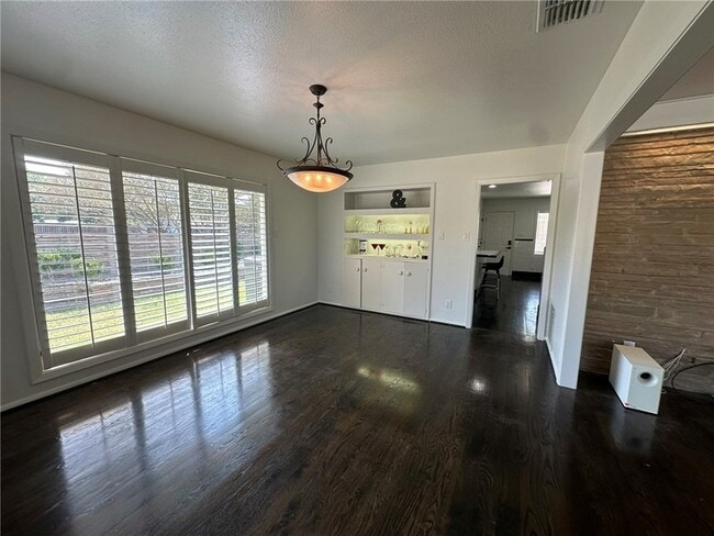 Photo - 301 Bermuda Pl