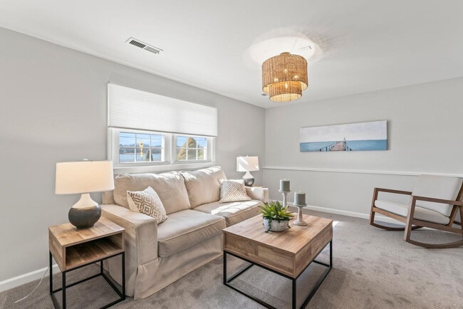 Building Photo - 445 S Riverside Dr Unit ID1351975P