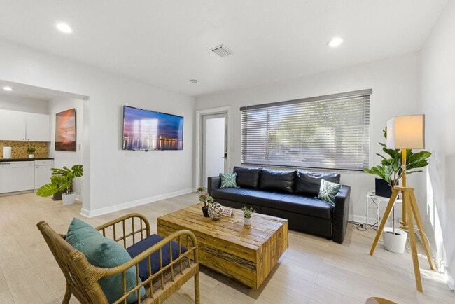 Building Photo - 6715 NE Miami Pl Unit ID1345377P